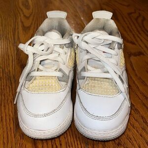 Used Jordan 4’s Oreos size 10C!